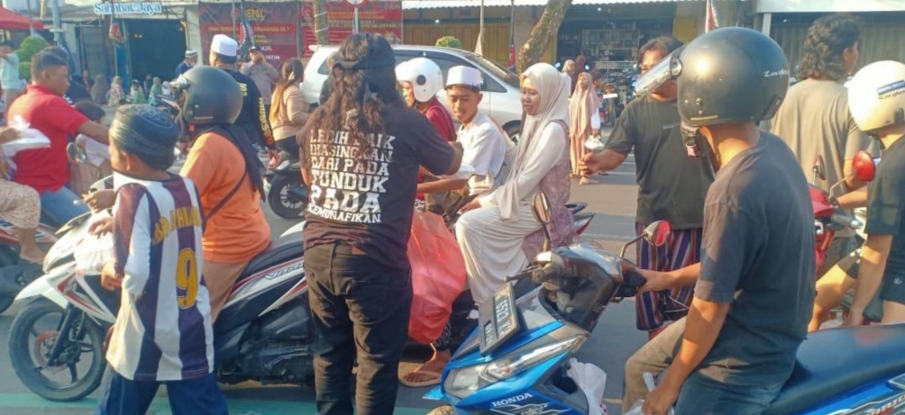 Bagi Bagi Takjil Bersama Gepal
